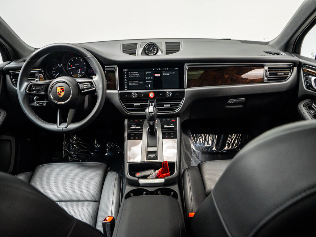 Used 2025 Porsche Macan AWD/4WD image 21