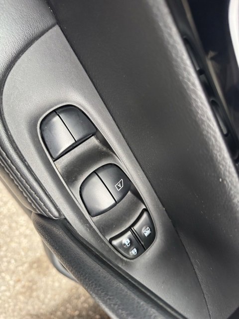 Used 2022 Nissan Rogue Sport SL image 9