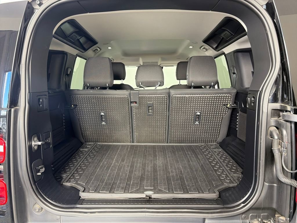 Used 2022 Land Rover Defender 110 image 26