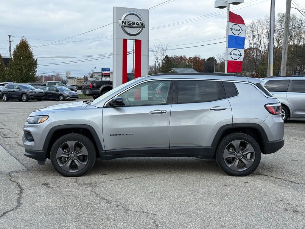 Used 2022 Jeep Compass Latitude image 2