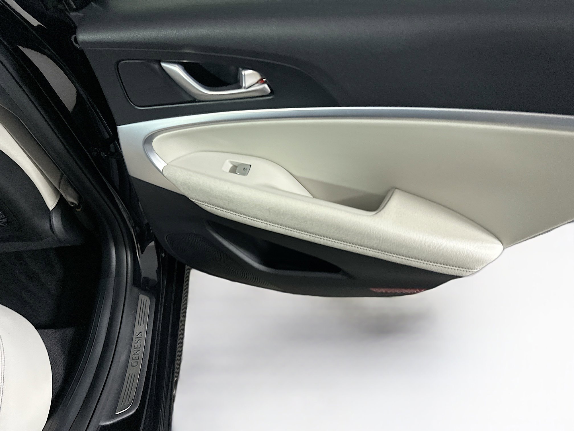 Used 2024 Genesis G70 2.5T image 30