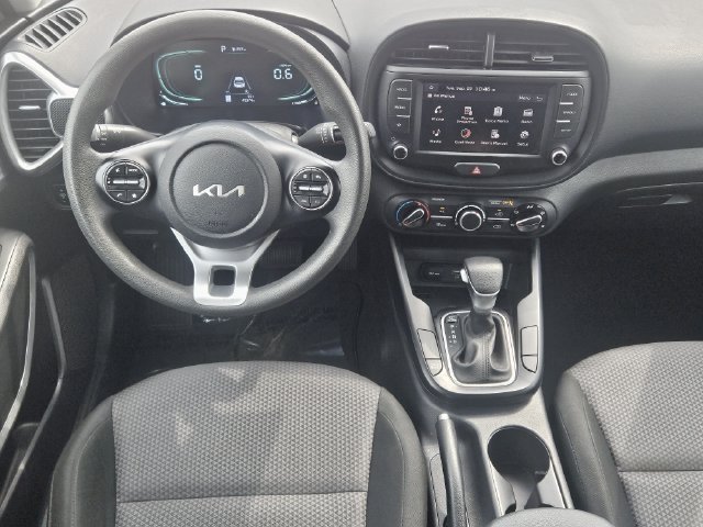 Used 2024 Kia Soul LX w/ LX Technology Package FWD image 25