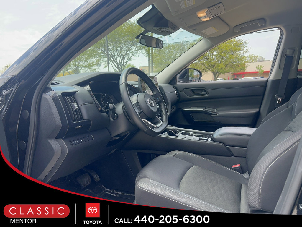 Used 2024 Nissan Pathfinder SV AWD/4WD image 4