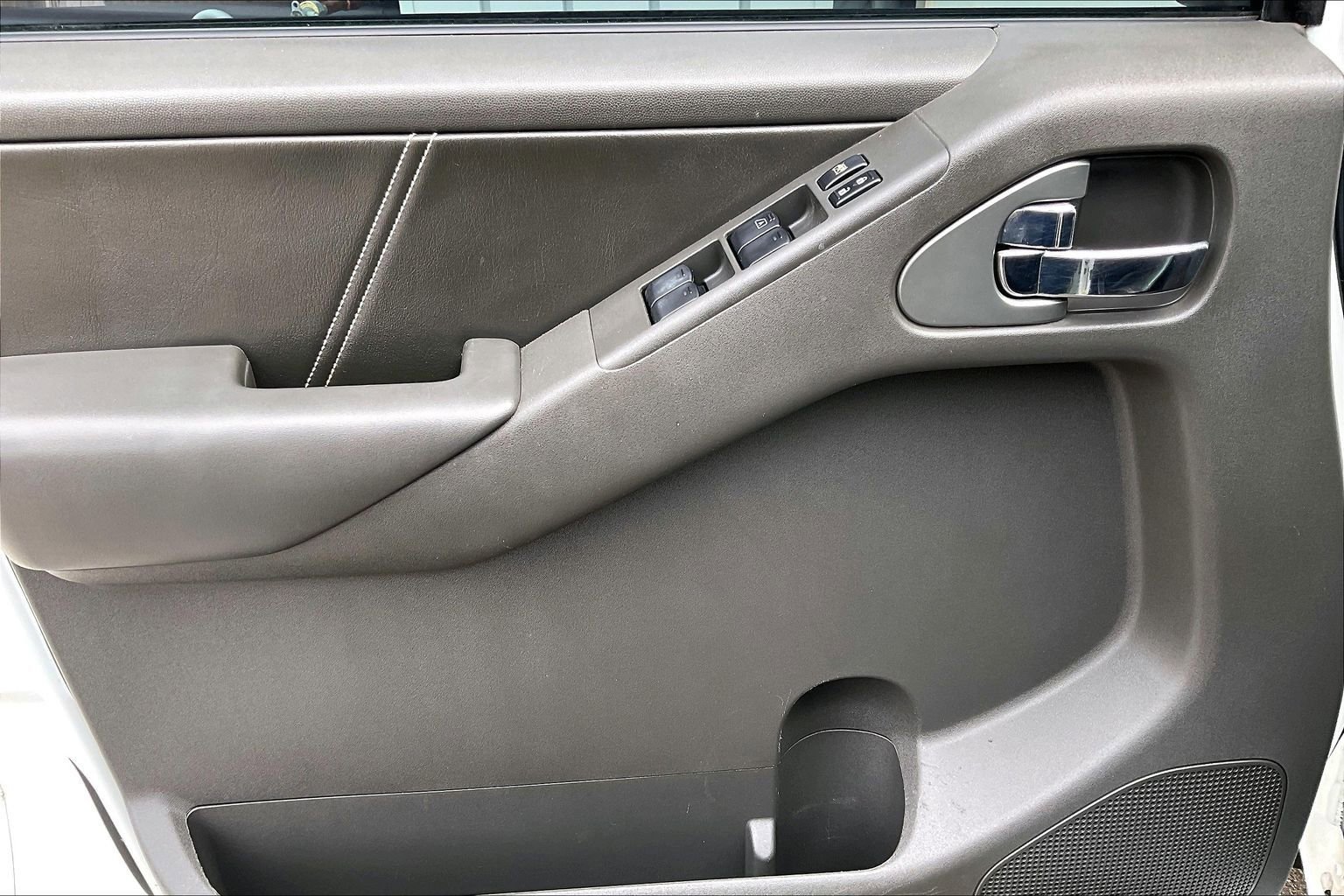 Used 2014 Nissan Frontier PRO-4X w/ Pro-4x Luxury Package image 16