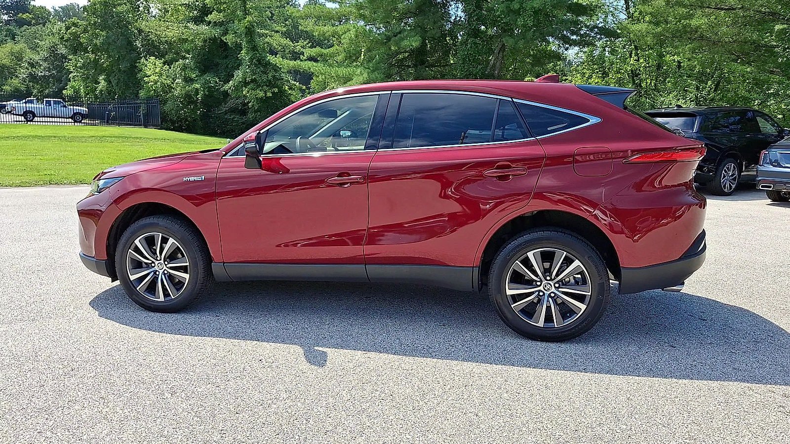 Used 2021 Toyota Venza LE AWD/4WD image 6