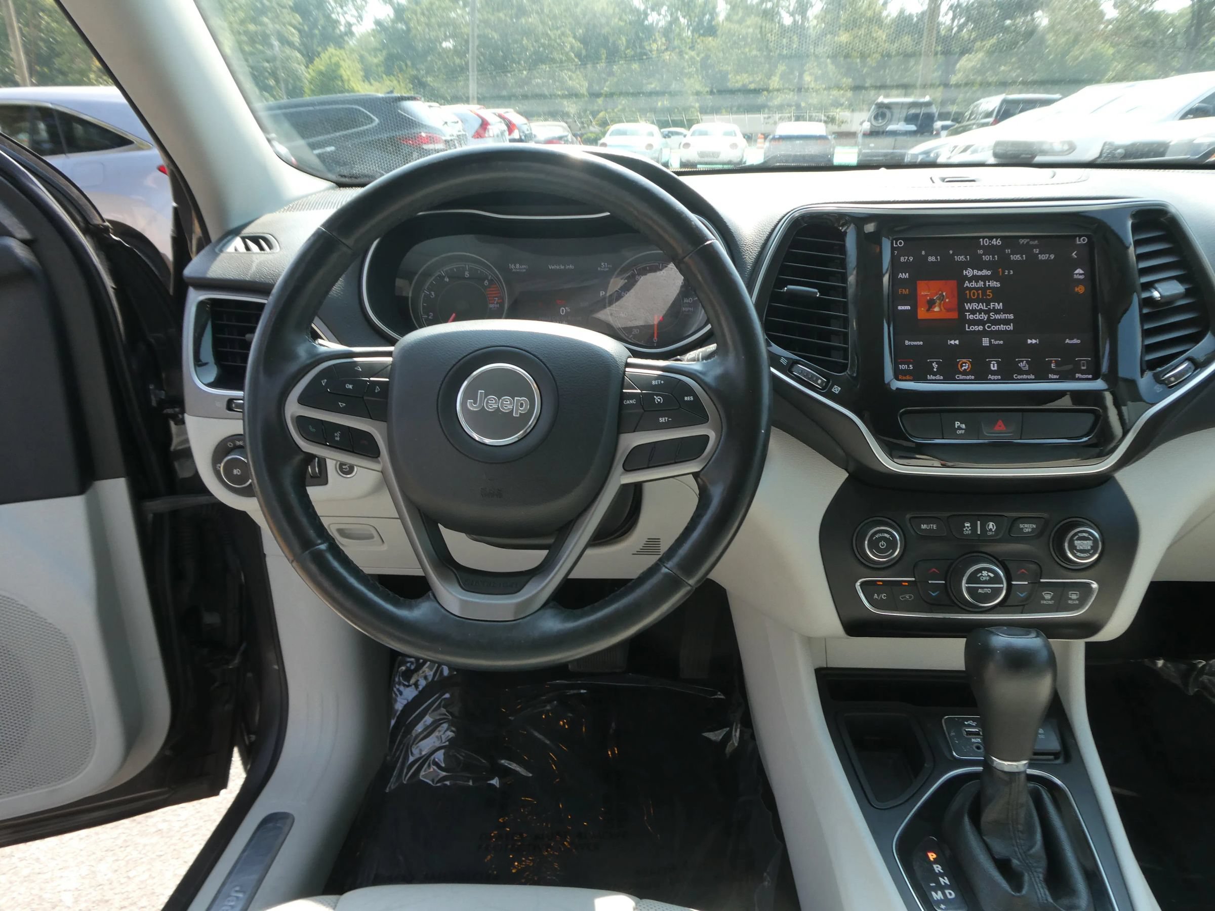 Used 2019 Jeep Cherokee Limited FWD image 13