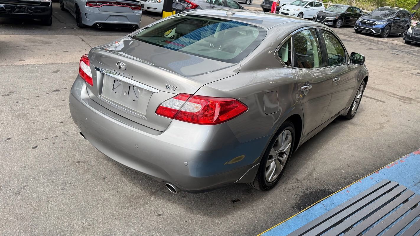 Used 2013 INFINITI M37 w/ Premium Pkg RWD image 5