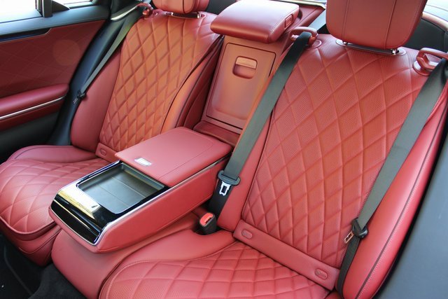 Used 2025 Mercedes-Benz S 580 4MATIC Sedan w/ AMG Line Package image 11