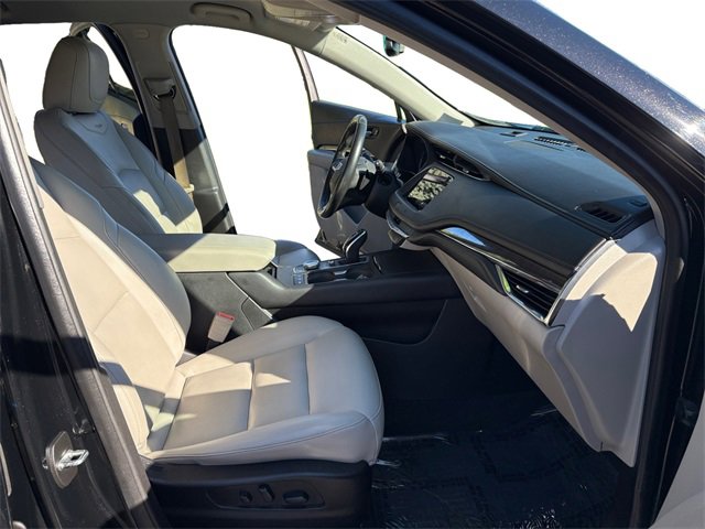 Used 2020 Cadillac XT4 Luxury w/ Cold Weather Package image 11