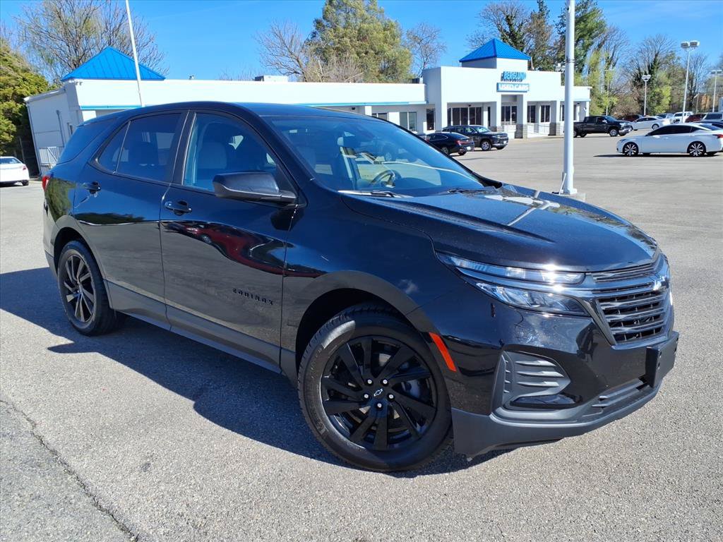 Used 2023 Chevrolet Equinox LS w/ LS Convenience Package FWD image 2