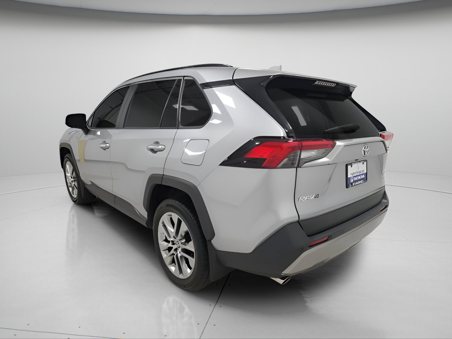 Used 2022 Toyota RAV4 Limited AWD/4WD image 5