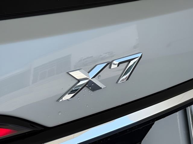 Used 2026 BMW X7 xDrive40i w/ Premium Package image 9