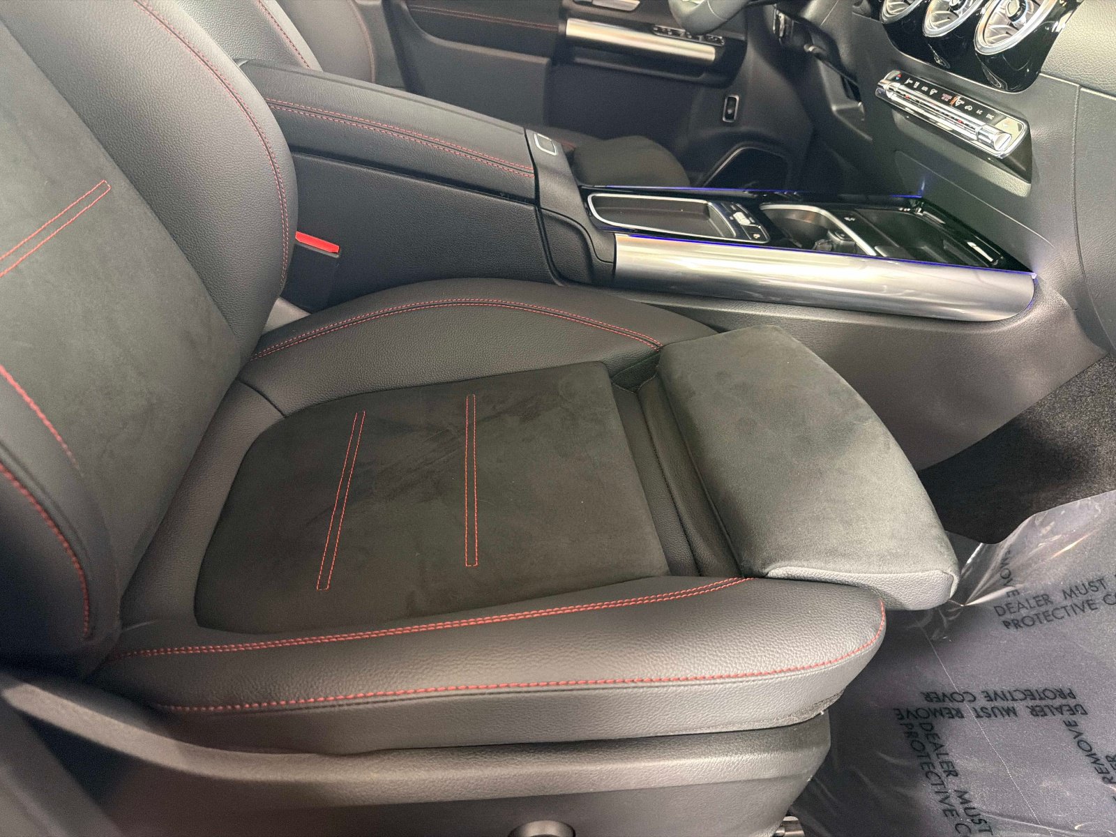 Used 2024 Mercedes-Benz GLA 35 AMG 4MATIC w/ Exclusive Package image 23