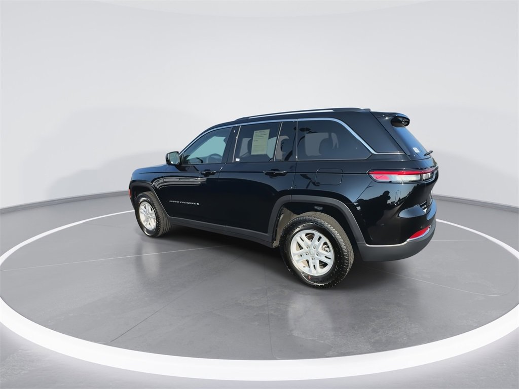 Used 2023 Jeep Grand Cherokee Laredo image 6