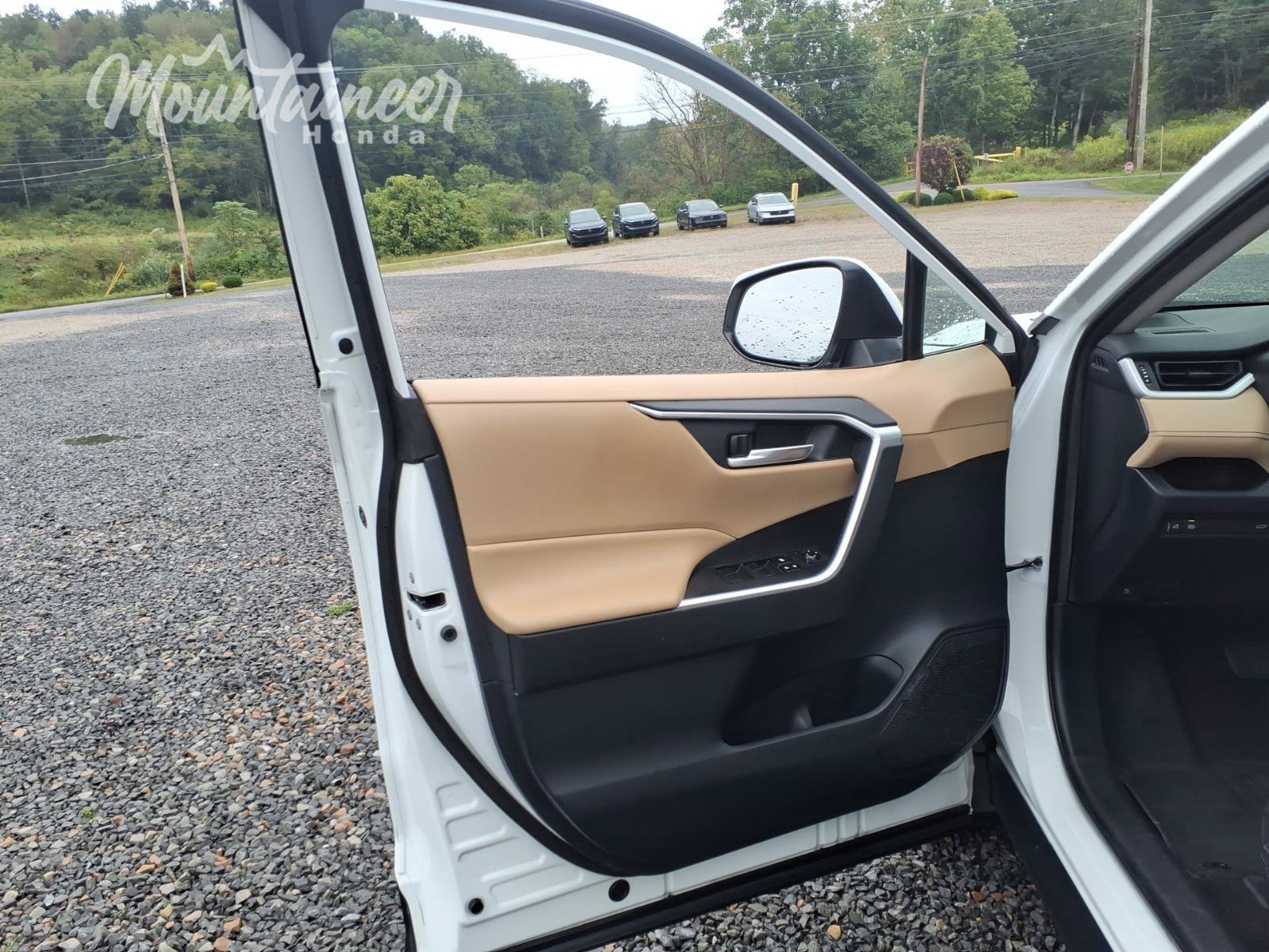 Used 2019 Toyota RAV4 XLE w/ Convenience Package AWD/4WD image 13