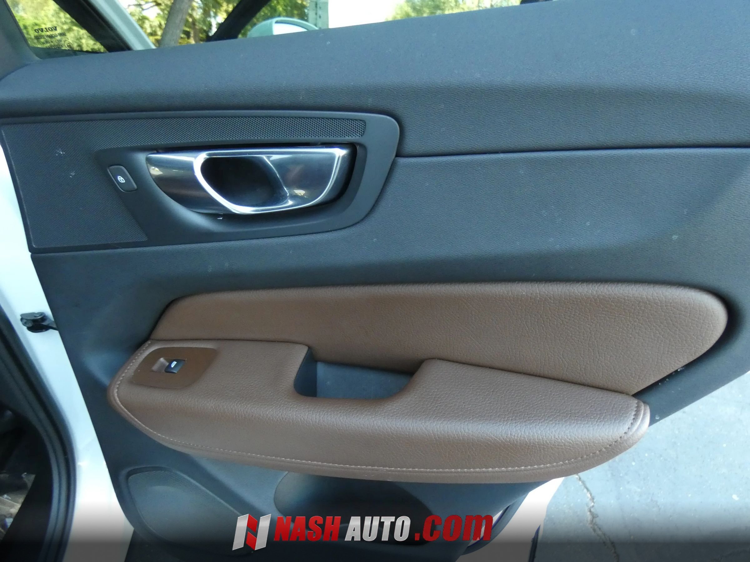 Used 2022 Volvo XC60 B5 Momentum AWD/4WD image 42