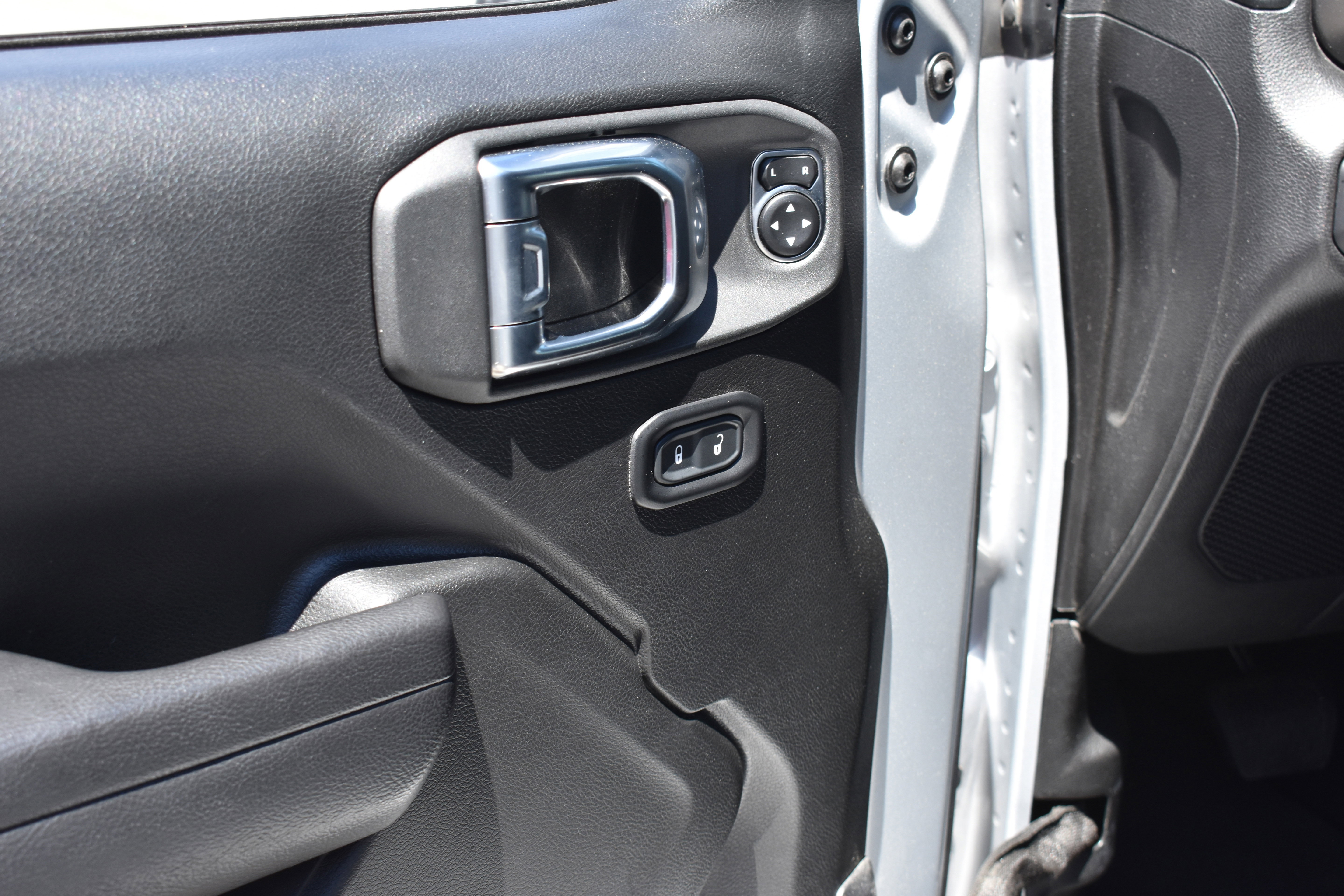 Used 2023 Jeep Wrangler Sport AWD/4WD image 25