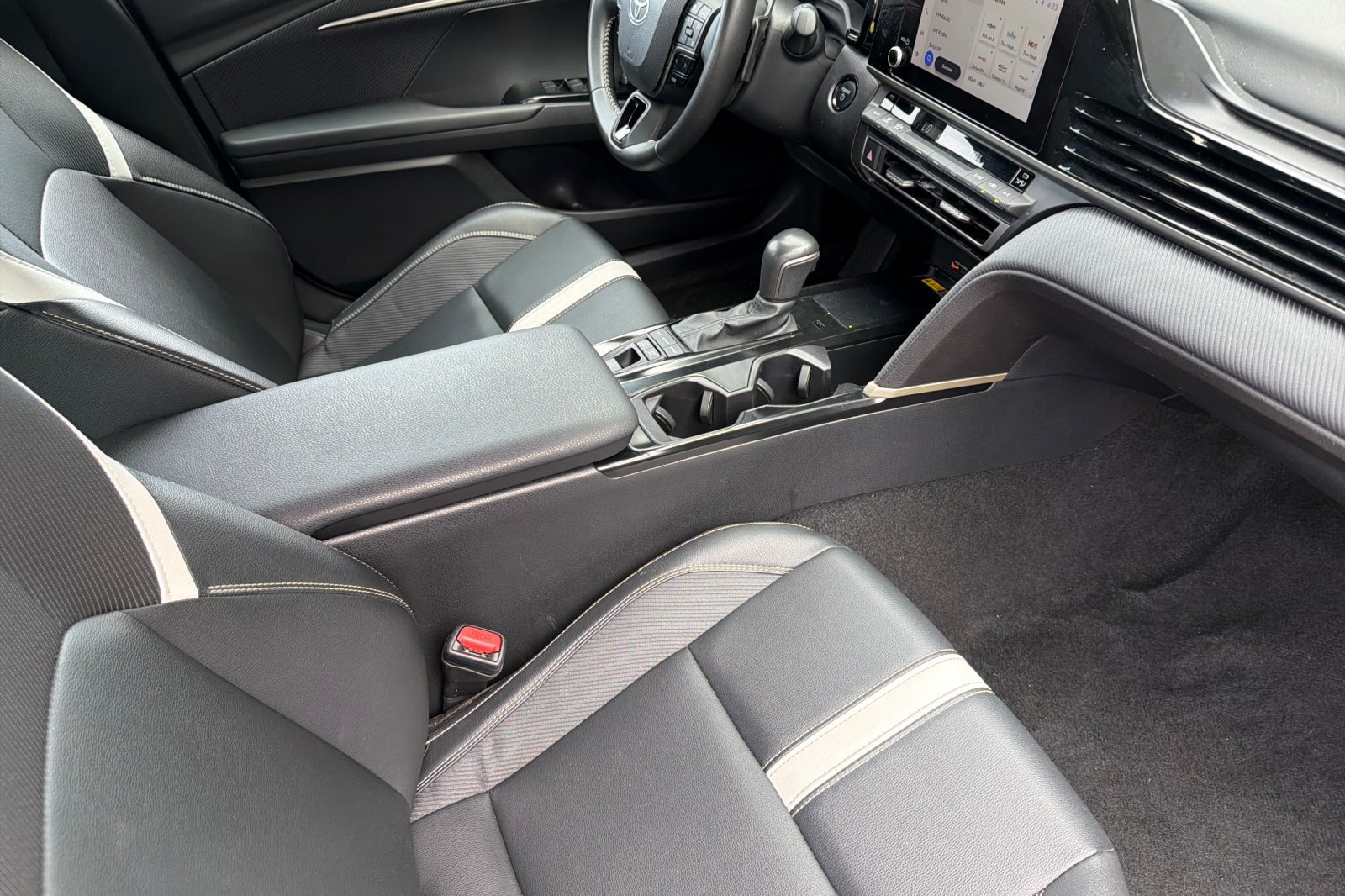 Used 2025 Toyota Camry SE FWD image 19