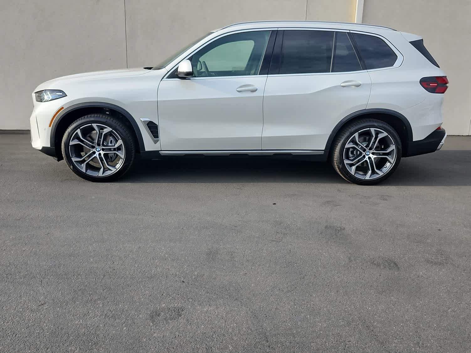 New 2026 BMW X5 xDrive40i AWD/4WD image 4