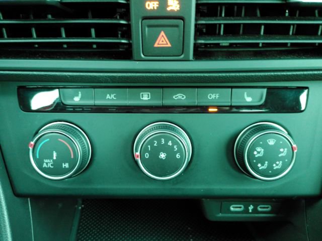 Used 2024 Volkswagen Jetta Sport image 33