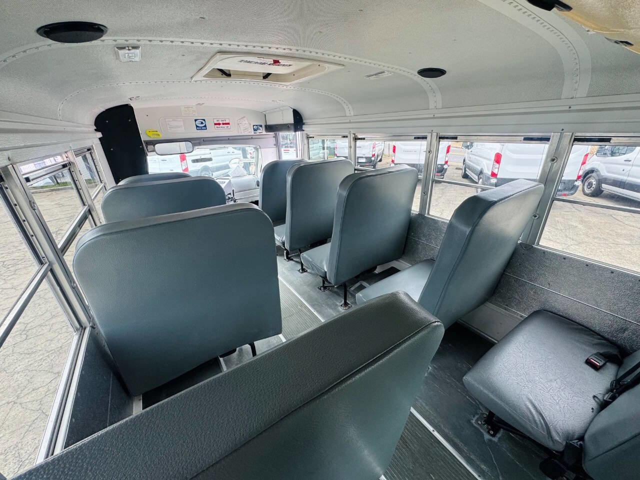 Used 2006 Ford E-350 and Econoline 350 Super Duty RWD image 9