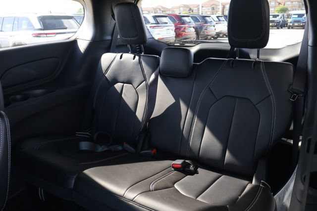 New 2026 Chrysler Pacifica Select w/ S Appearance Package FWD image 9