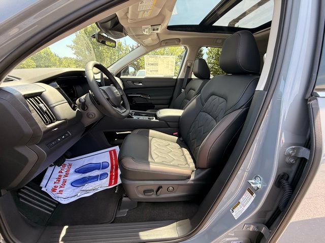 New 2026 Nissan Pathfinder Platinum w/ Cargo Package AWD/4WD image 12