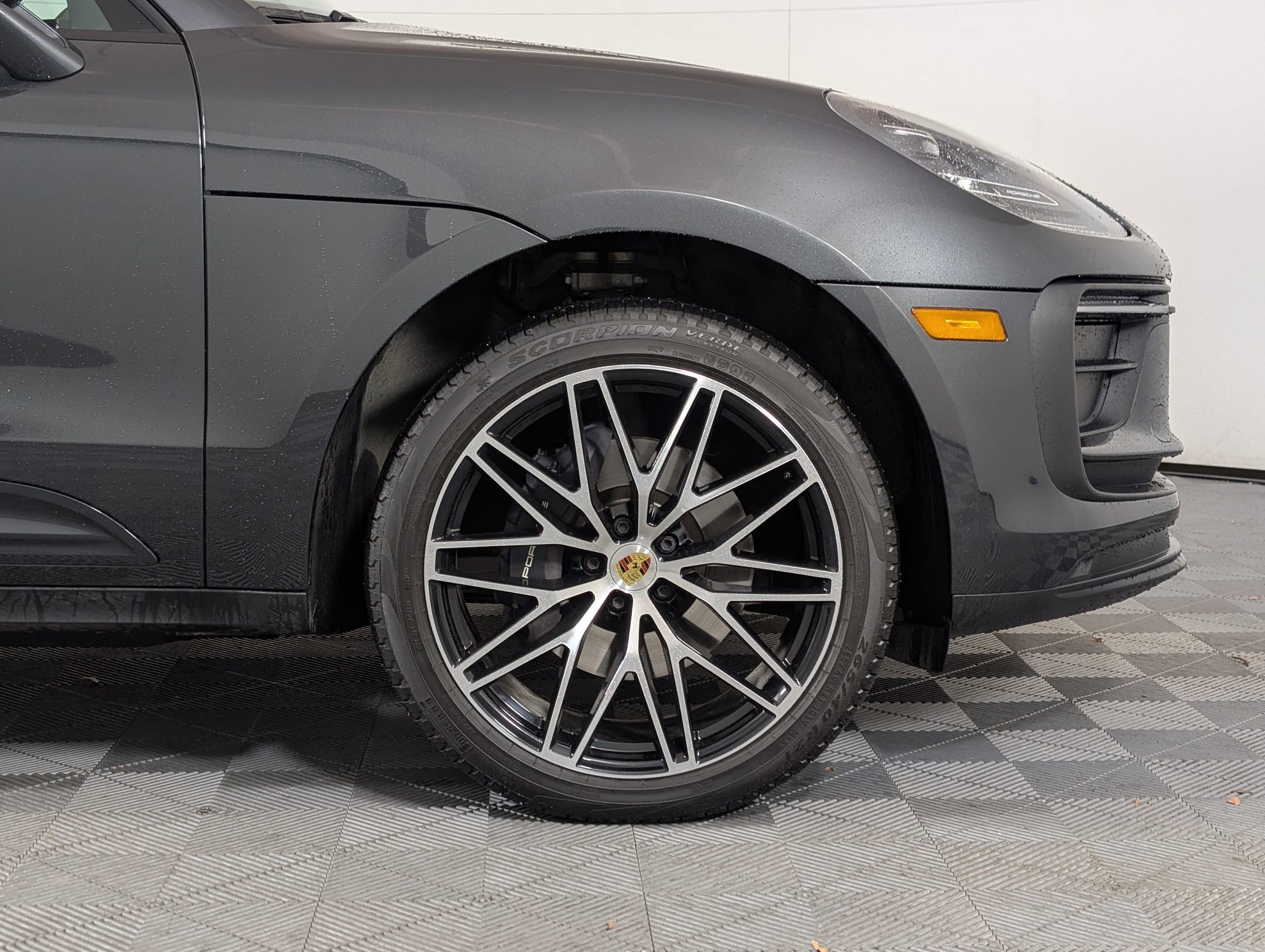 Used 2025 Porsche Macan image 14