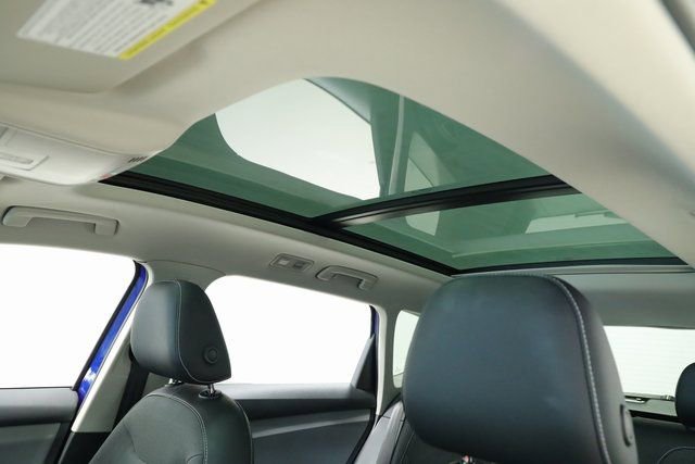 Certified 2022 Volkswagen Taos SE w/ Panoramic Sunroof Package image 31