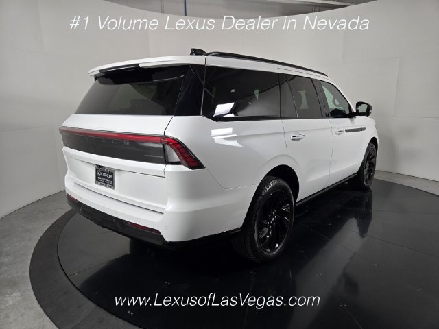 Used 2026 Lincoln Navigator Reserve w/ Jet Appearance Package AWD/4WD image 6