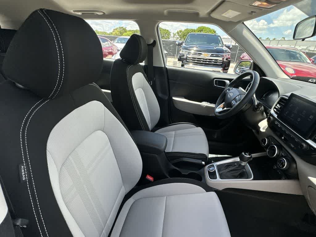 Used 2025 Hyundai Venue SEL FWD image 18