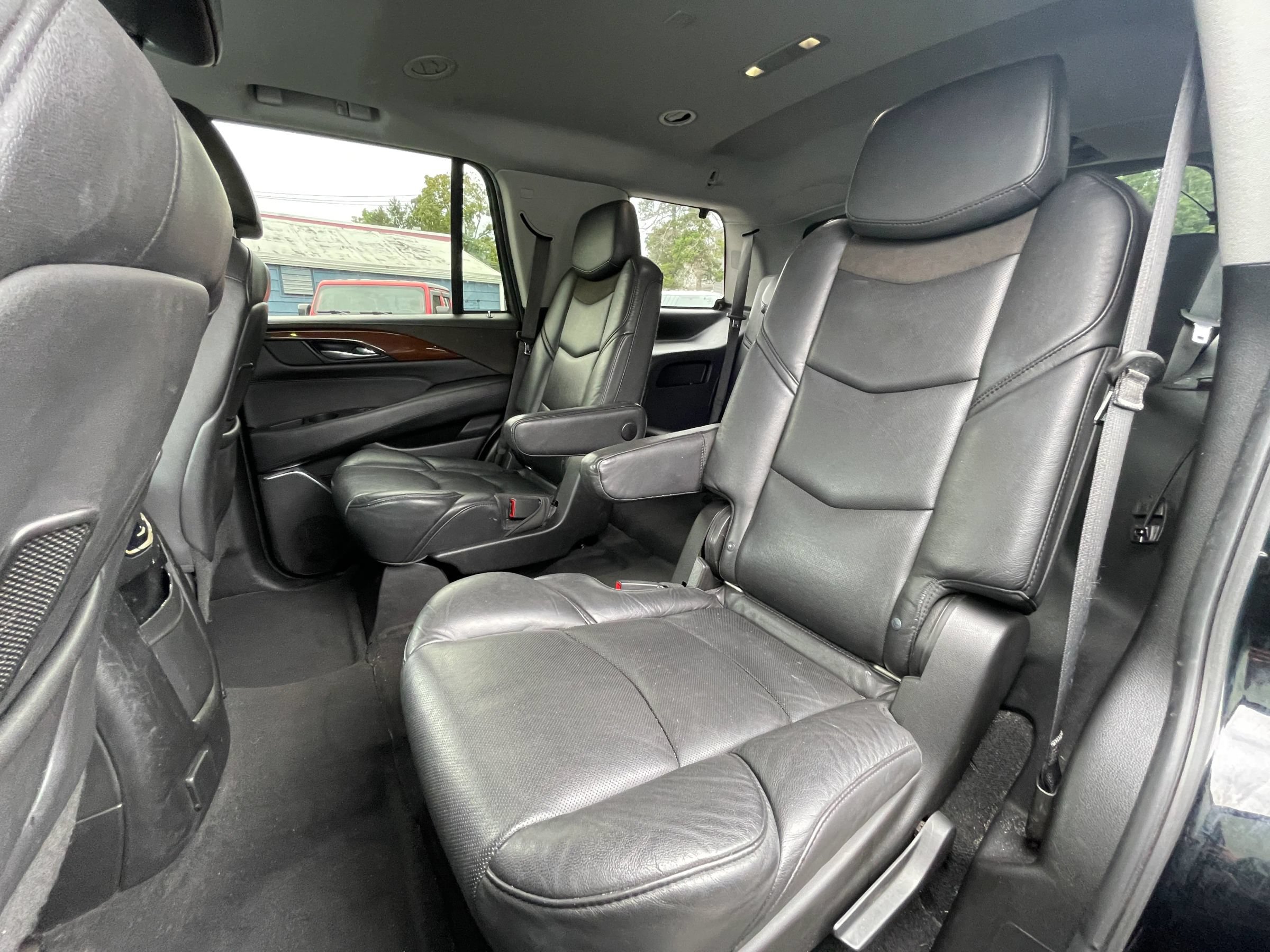 Used 2018 Cadillac Escalade Luxury AWD/4WD image 19