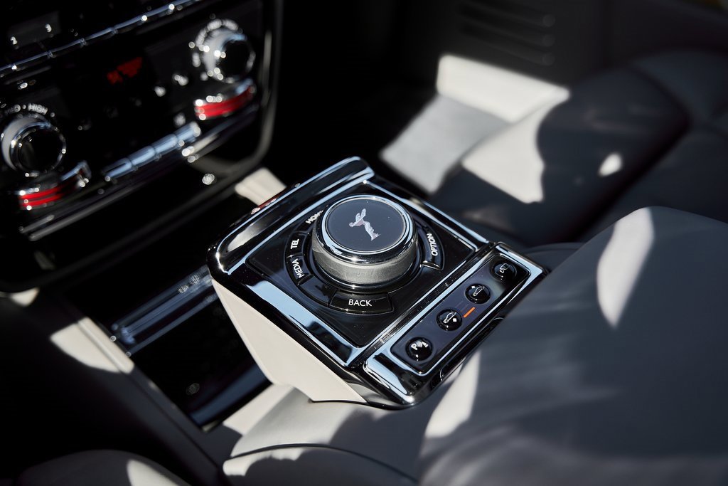 Used 2025 Rolls-Royce Phantom image 74