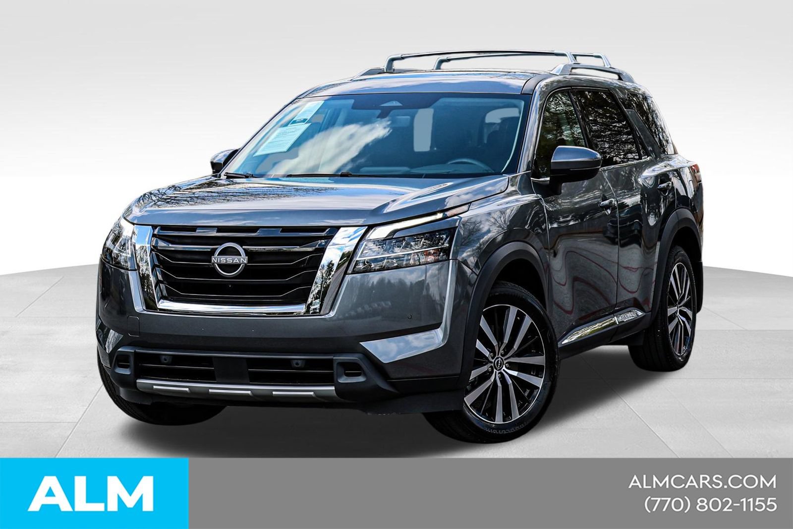 Used 2024 Nissan Pathfinder Platinum w/ Cargo Package AWD/4WD image 1