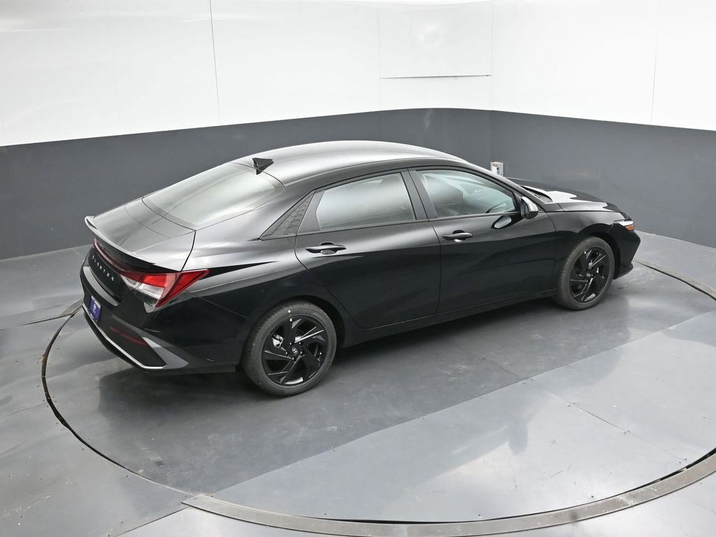 New 2026 Hyundai Elantra Sport FWD image 21