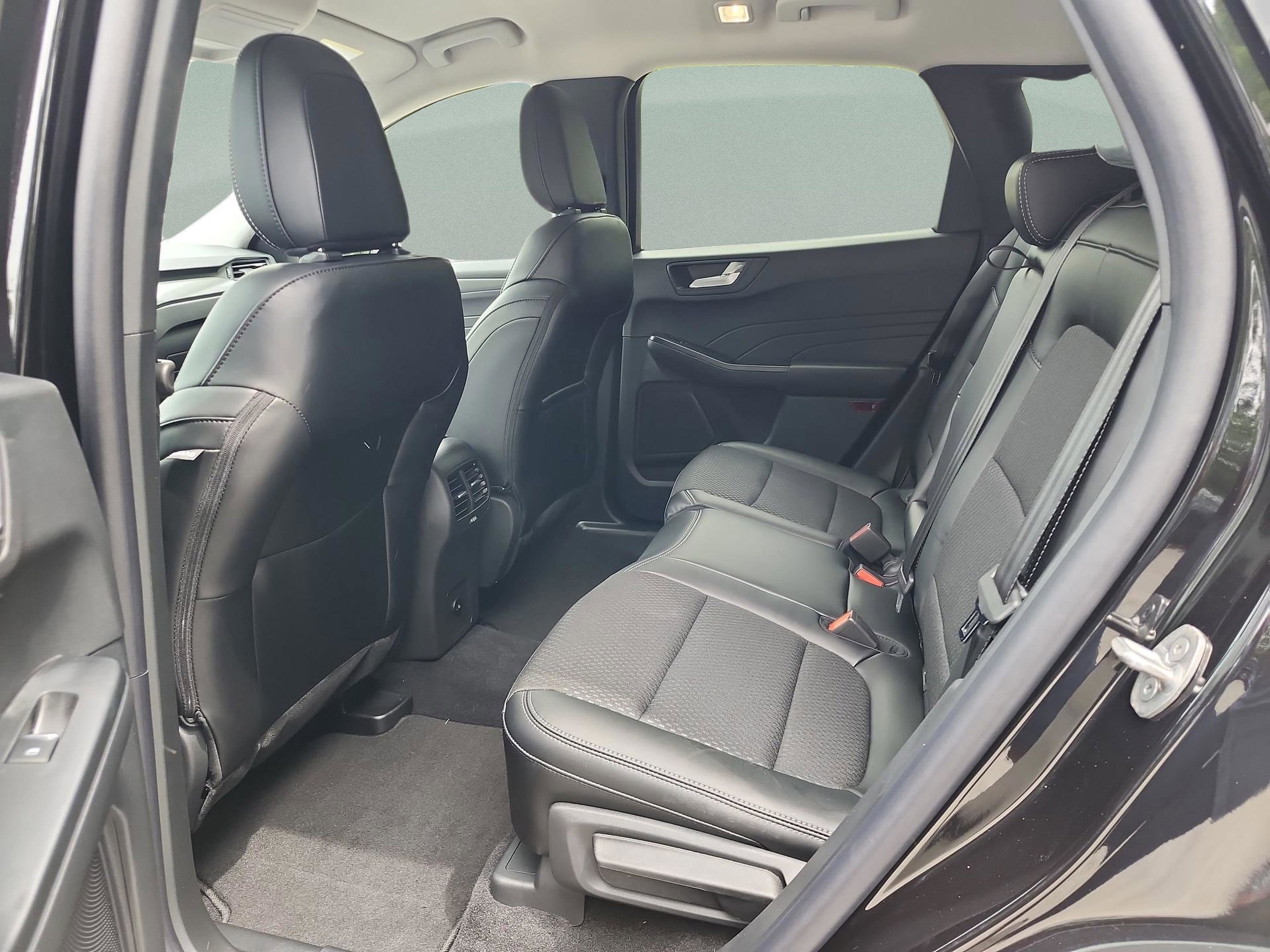 New 2025 Ford Escape SE image 16