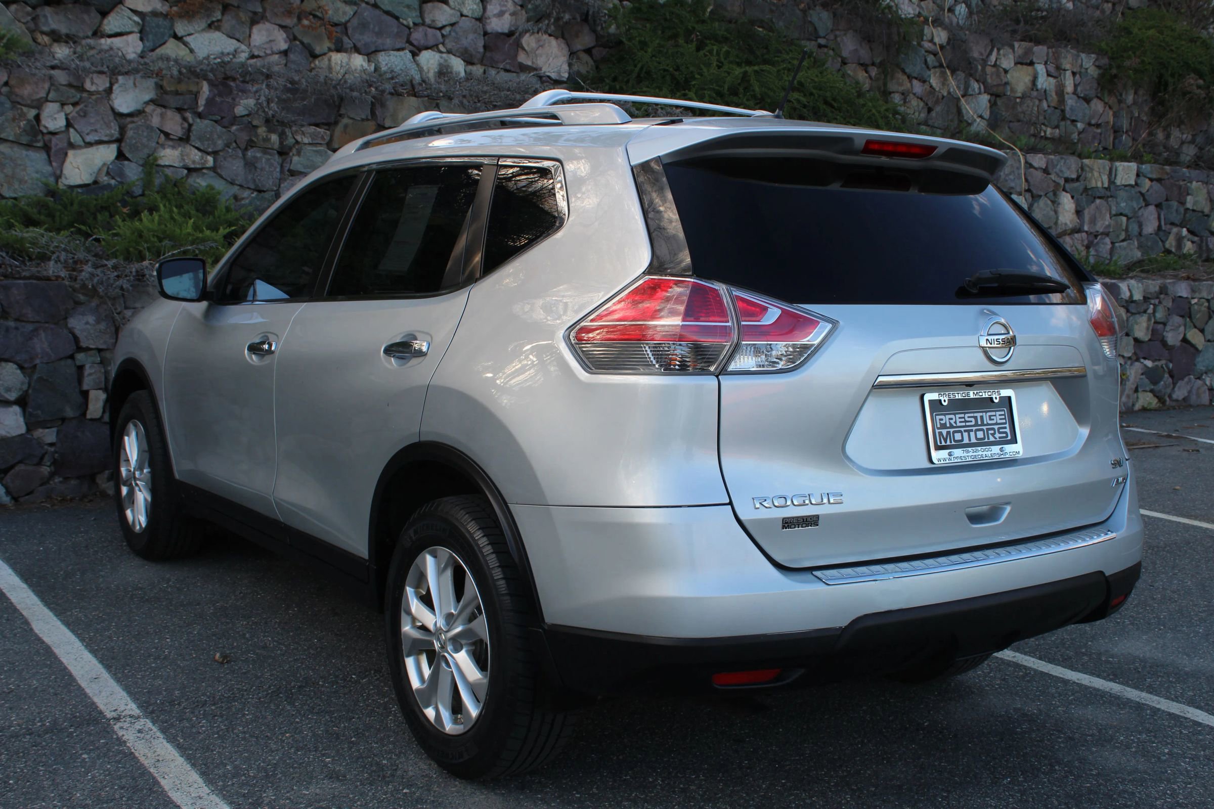 Used 2015 Nissan Rogue SV AWD/4WD image 7