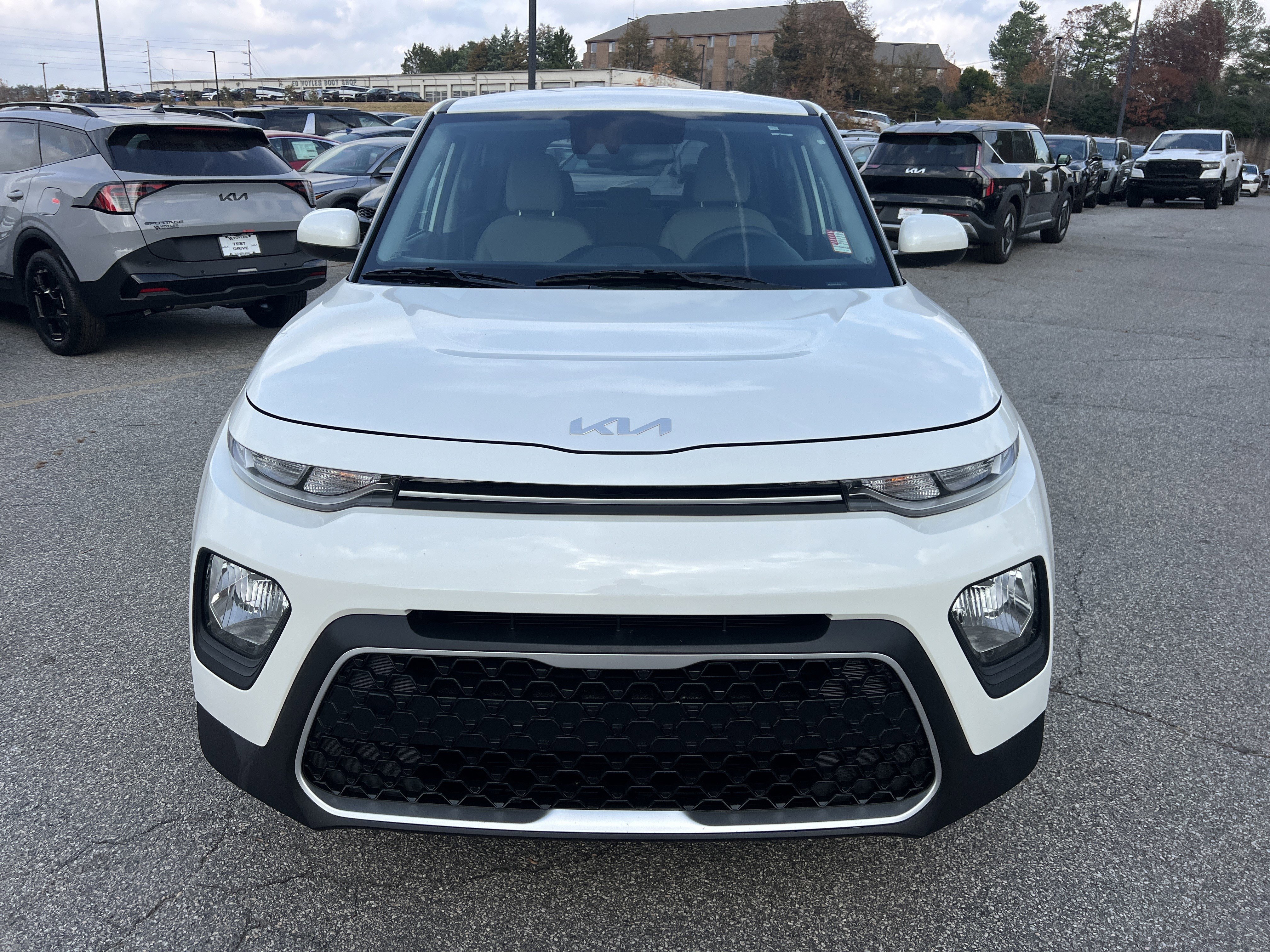 Used 2022 Kia Soul S image 2