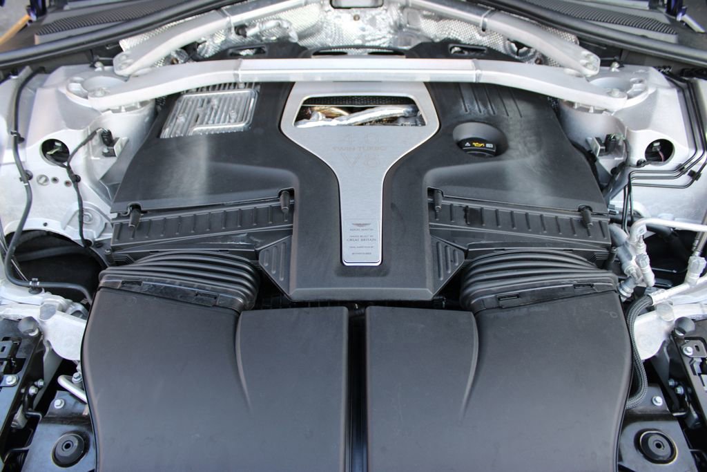 Used 2023 Aston Martin DBX image 22