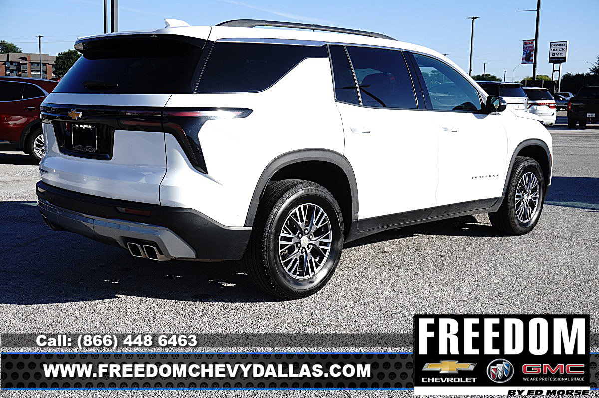 Certified 2025 Chevrolet Traverse LT FWD image 38