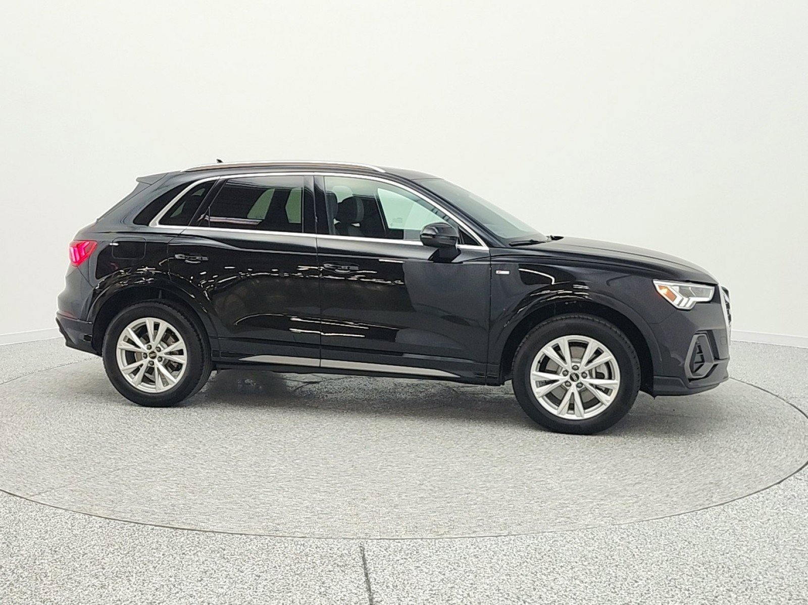 Used 2025 Audi Q3 2.0T Premium Plus w/ Premium Plus Package image 4