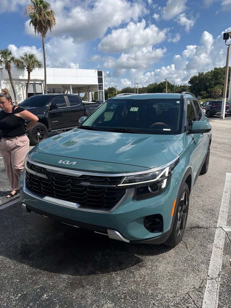 Certified 2024 Kia Seltos EX FWD image 2