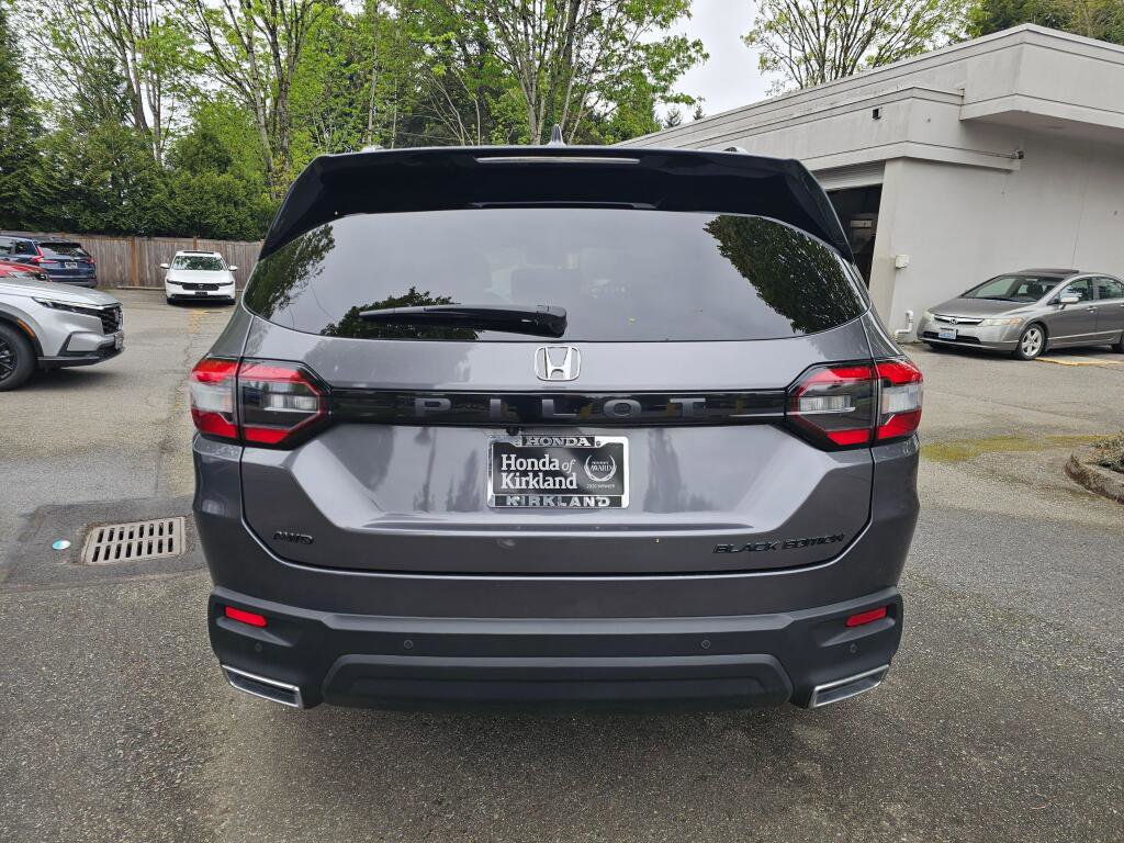 Used 2025 Honda Pilot Black Edition image 6