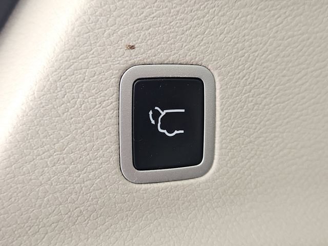 Used 2024 Chrysler Pacifica Touring-L image 21