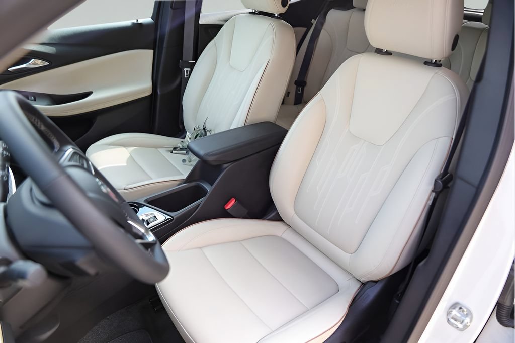 Used 2025 Buick Encore GX Avenir w/ Avenir Technology Package FWD image 6