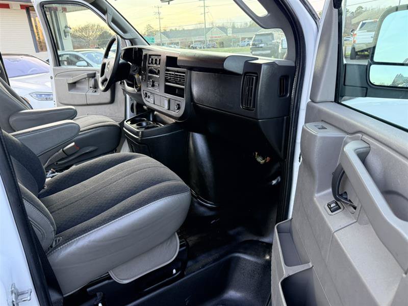 Used 2019 GMC Savana 2500 w/ Driver Convenience Package RWD image 11