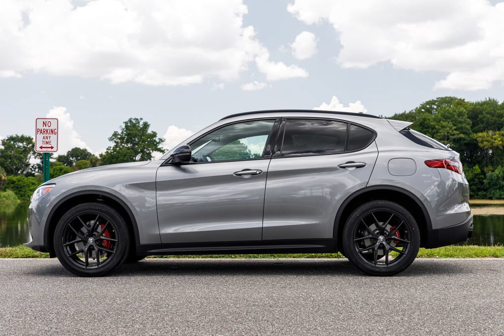 Used 2019 Alfa Romeo Stelvio Ti w/ TI Performance Package AWD/4WD image 6