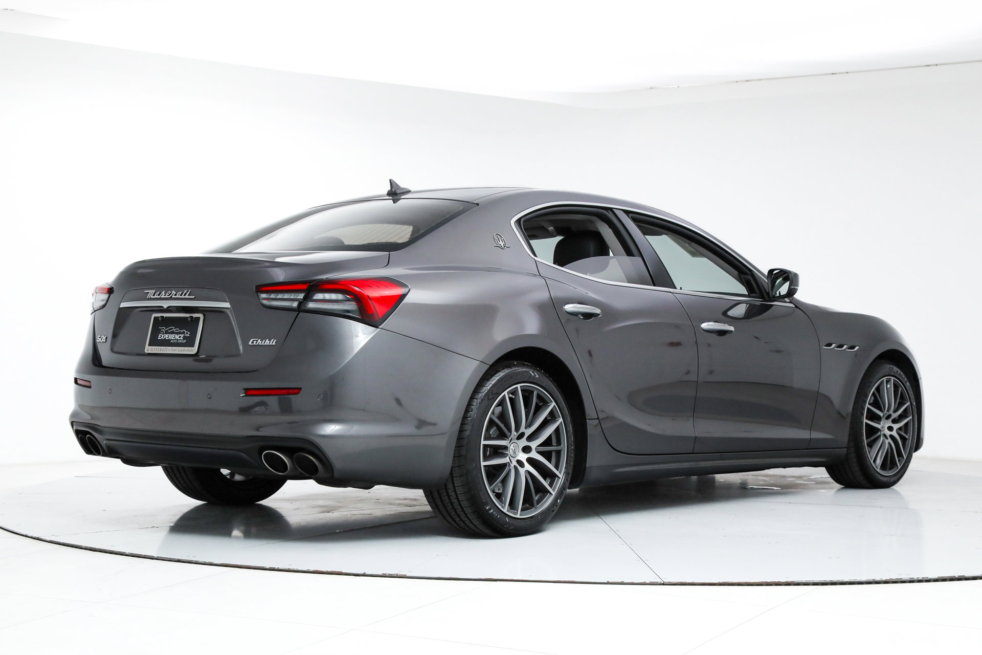 Used 2021 Maserati Ghibli S Q4 AWD/4WD image 5