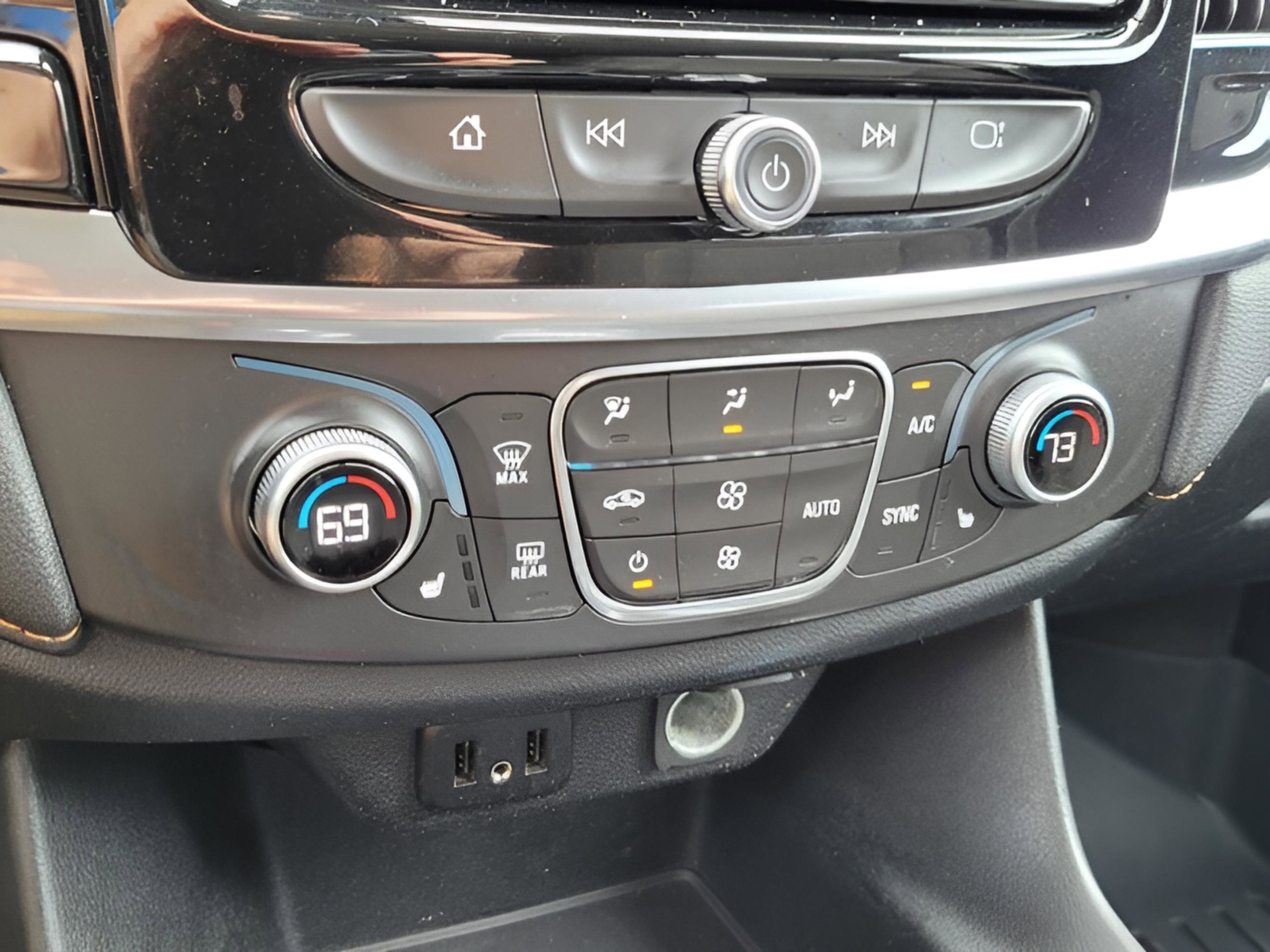 Used 2019 Chevrolet Traverse LT image 34