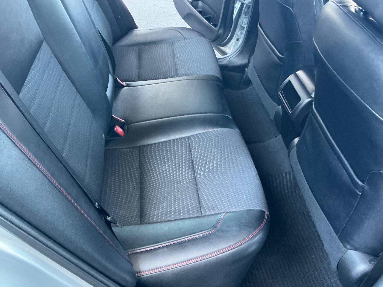 Used 2015 Toyota Camry SE FWD image 13